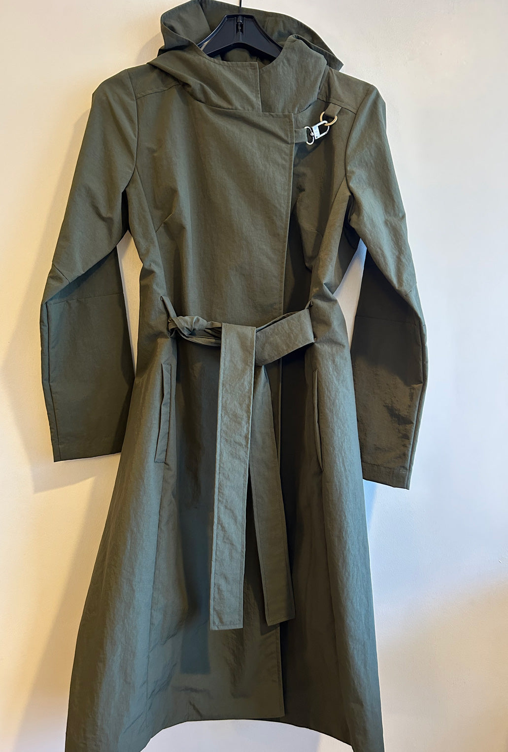 ARCH RAINCOAT · moss