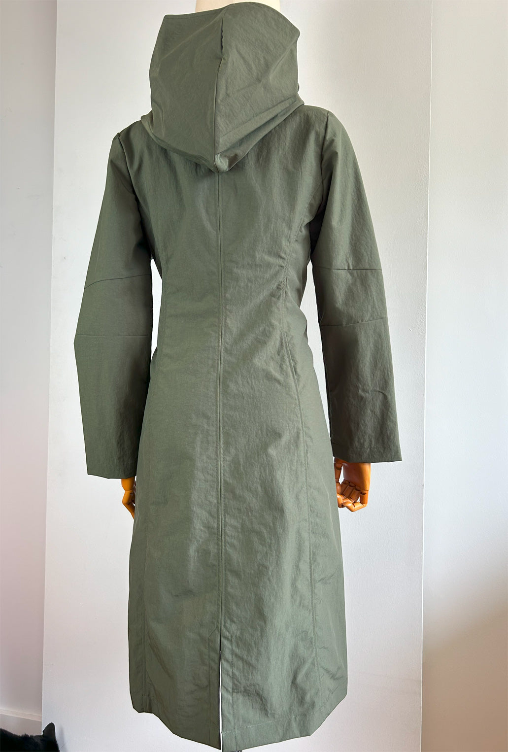 ARCH RAINCOAT · moss