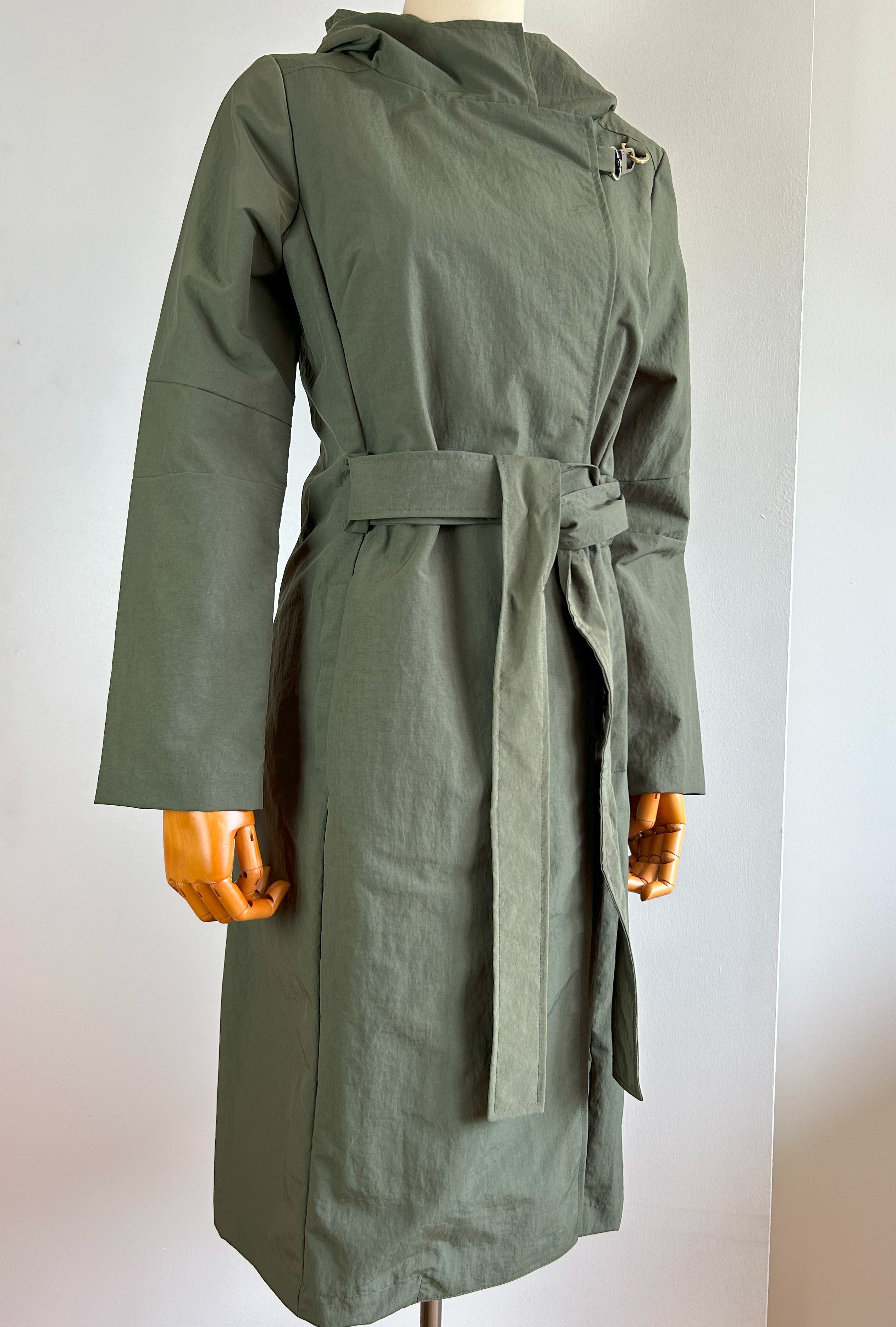 ARCH RAINCOAT · moss