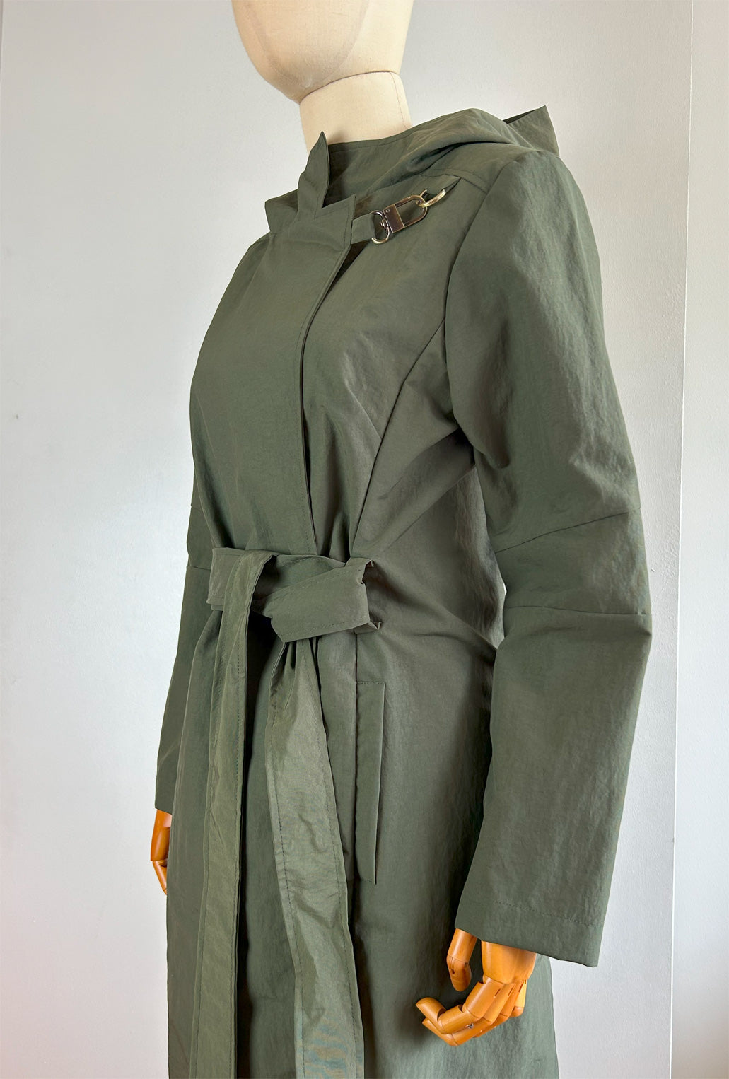 ARCH RAINCOAT · moss